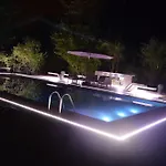 펜션 Idyllic Private Island Watermill Paradise *